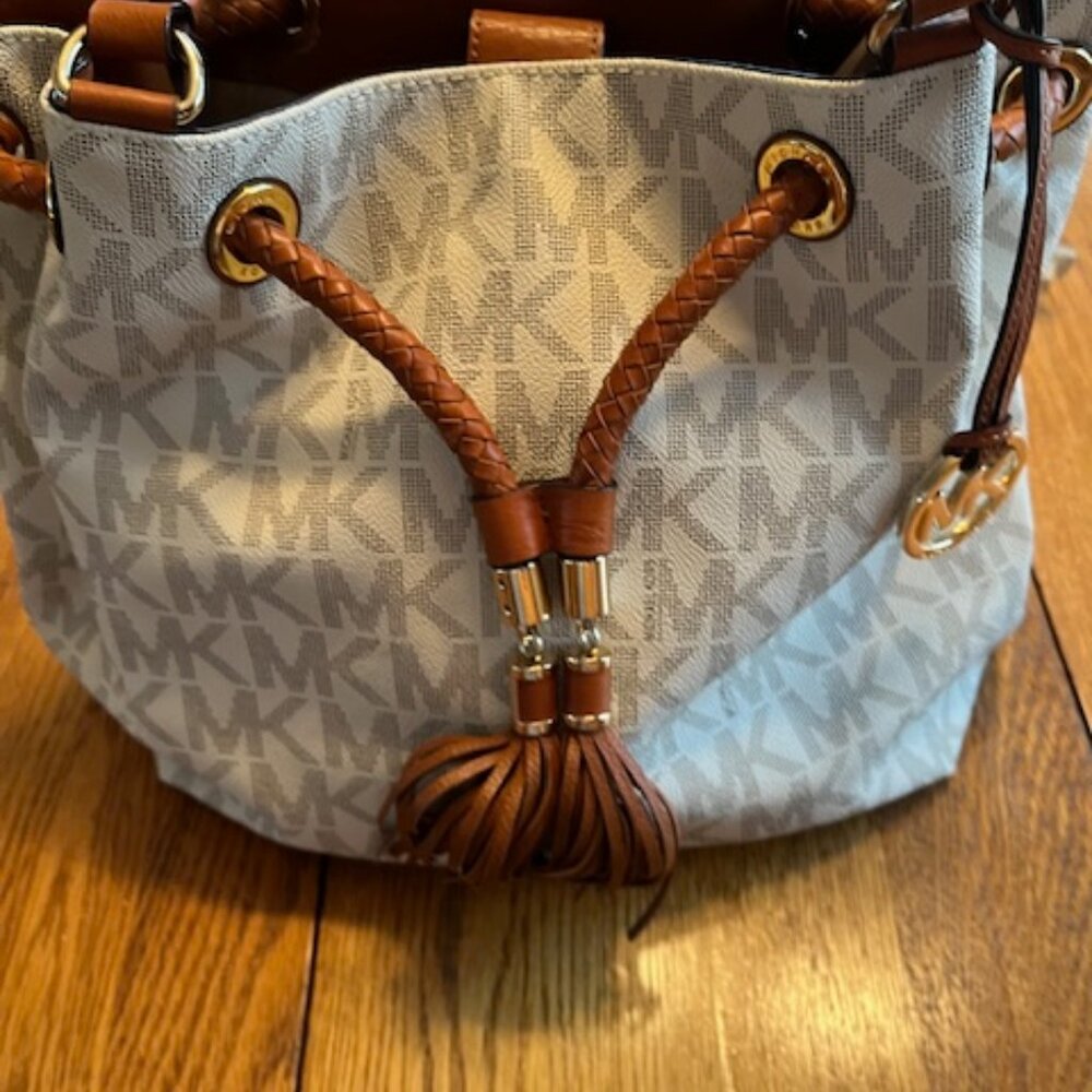 Michael Kors Signature Large Bucket Bag Like New